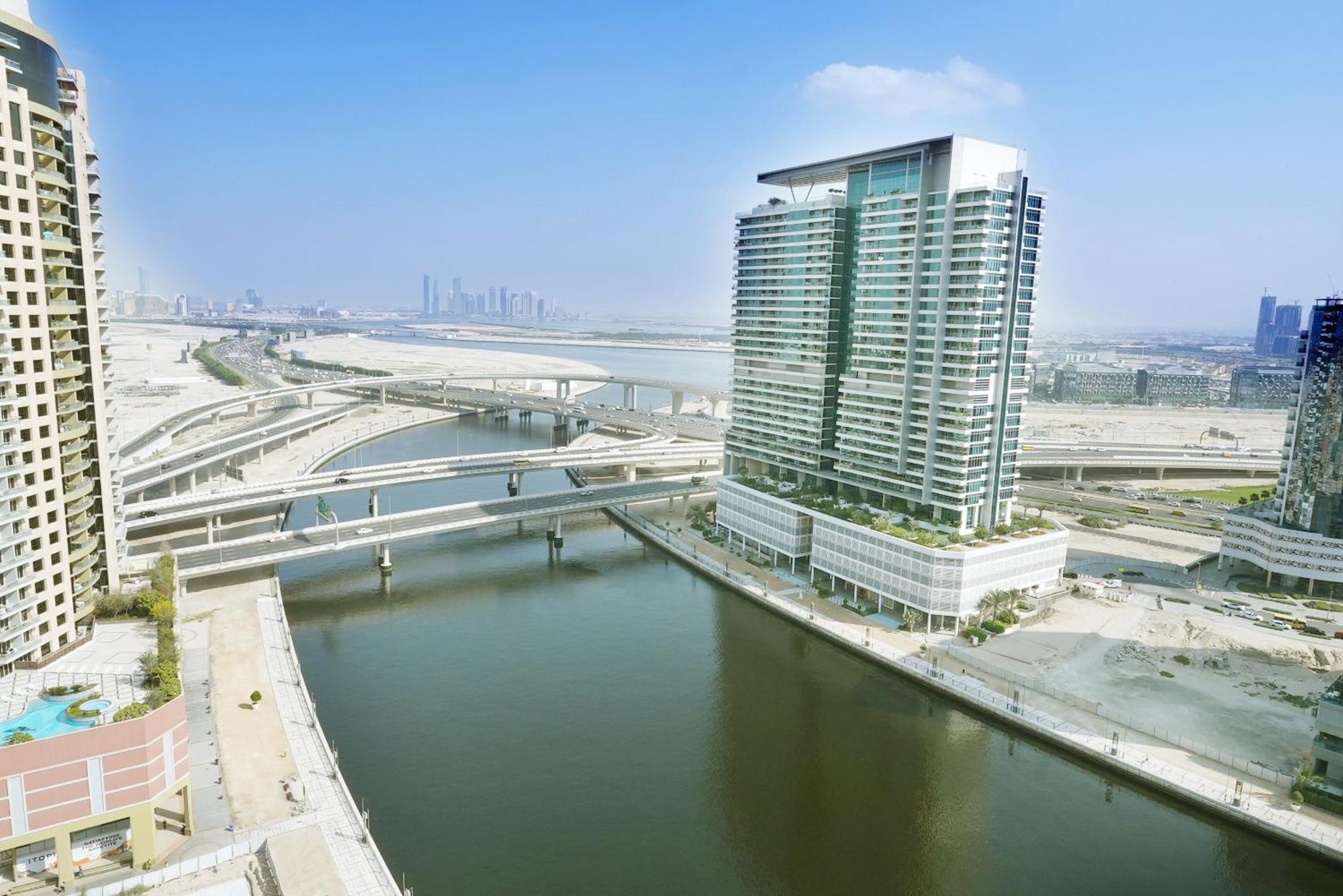 Brown Stone - Canal & Skyline View Voleo *